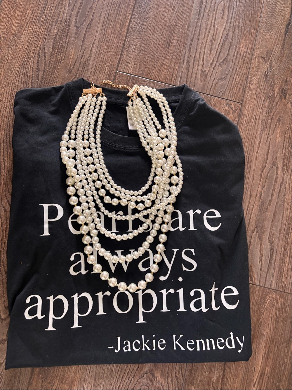 Pearls and tshirt L Black NWT